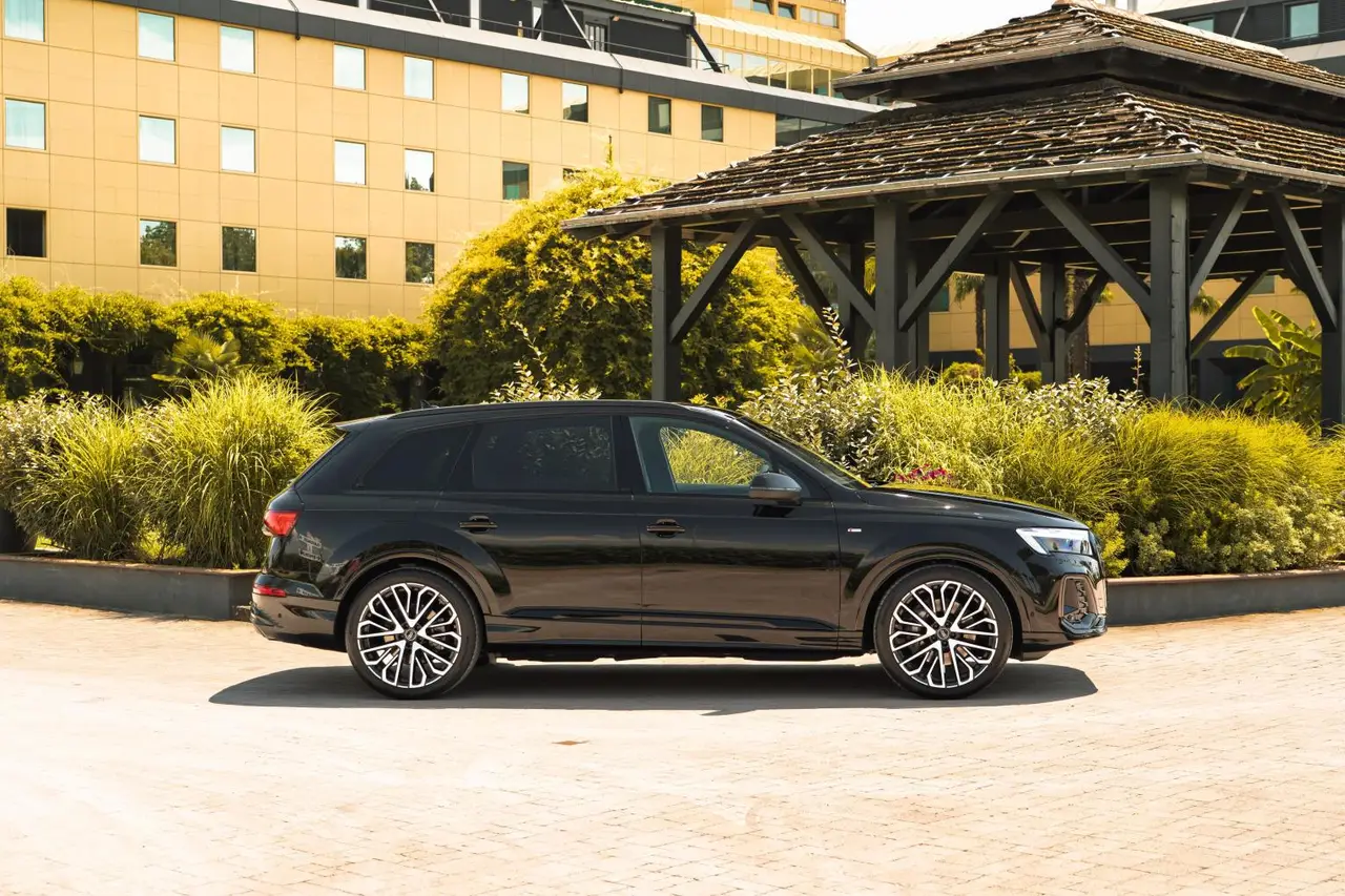 Audi Q7 50 TDI S-Line Edition 2025, front view — Zurich Luxury Car Rental, Zurich. Audi Q7 50 TDI S-Line Edition in Zurich The Audi Q7 50 TDI S-Line Edition is available…