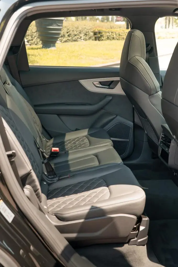 Audi Q7 50 TDI S-Line Edition 2025, rear view — Zurich Luxury Car Rental, Zurich. Audi Q7 50 TDI S-Line Edition in Zurich The Audi Q7 50 TDI S-Line Edition is available…