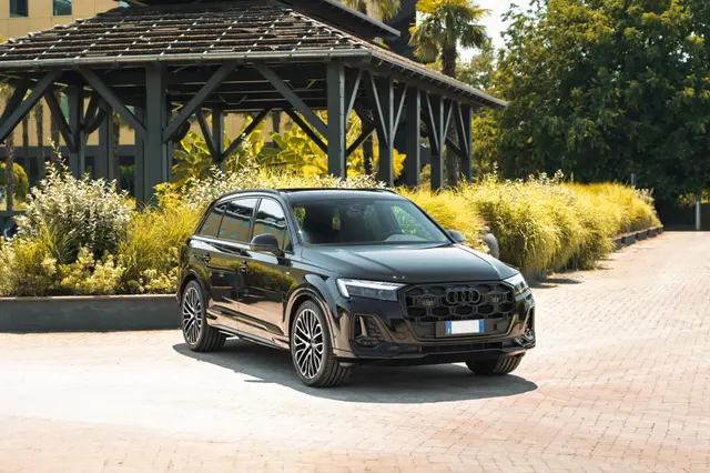 Audi Q7 50 TDI S-Line Edition 2025 — Zurich Luxury Car Rental, Zurich