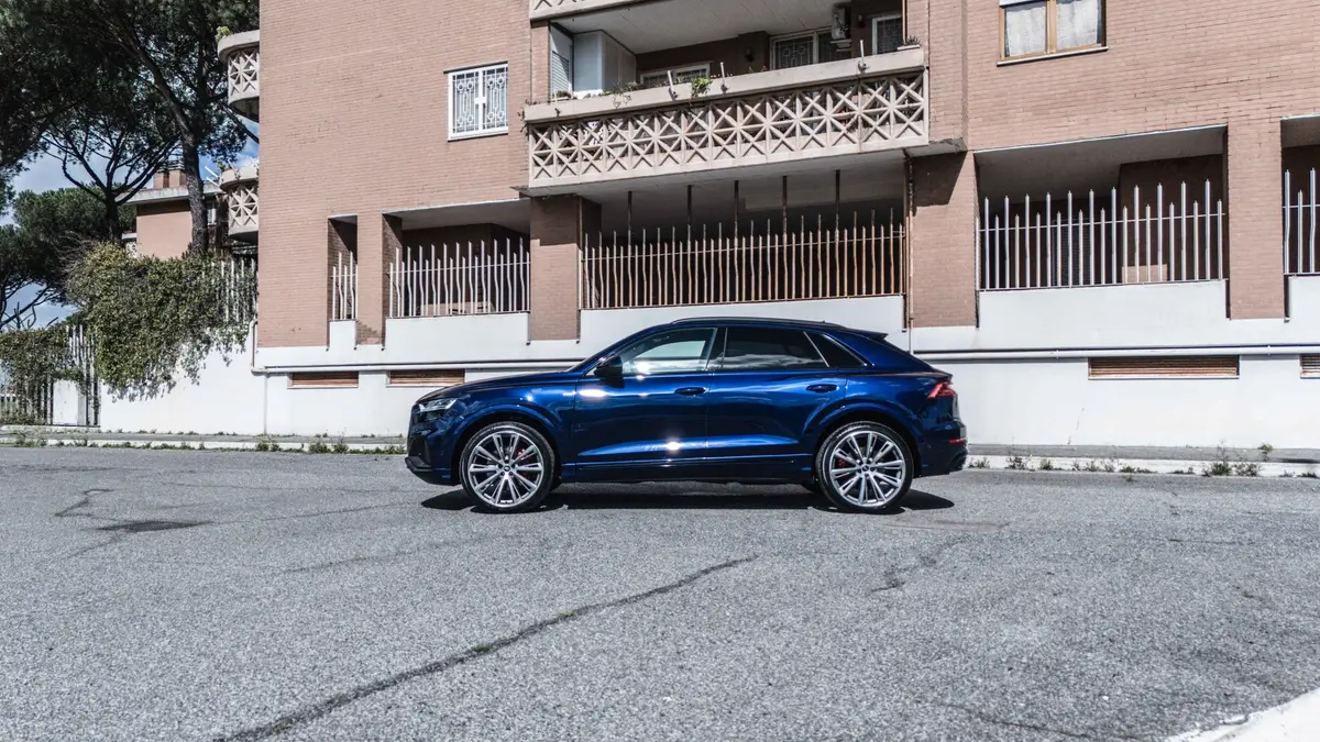 Audi Q8 55 TFSI 2022, front view — Zurich Luxury Car Rental, Zurich. Audi Q8 55 TFSI in Zurich The Audi Q8 55 TFSI 2022 is available for rental in Zurich as a…