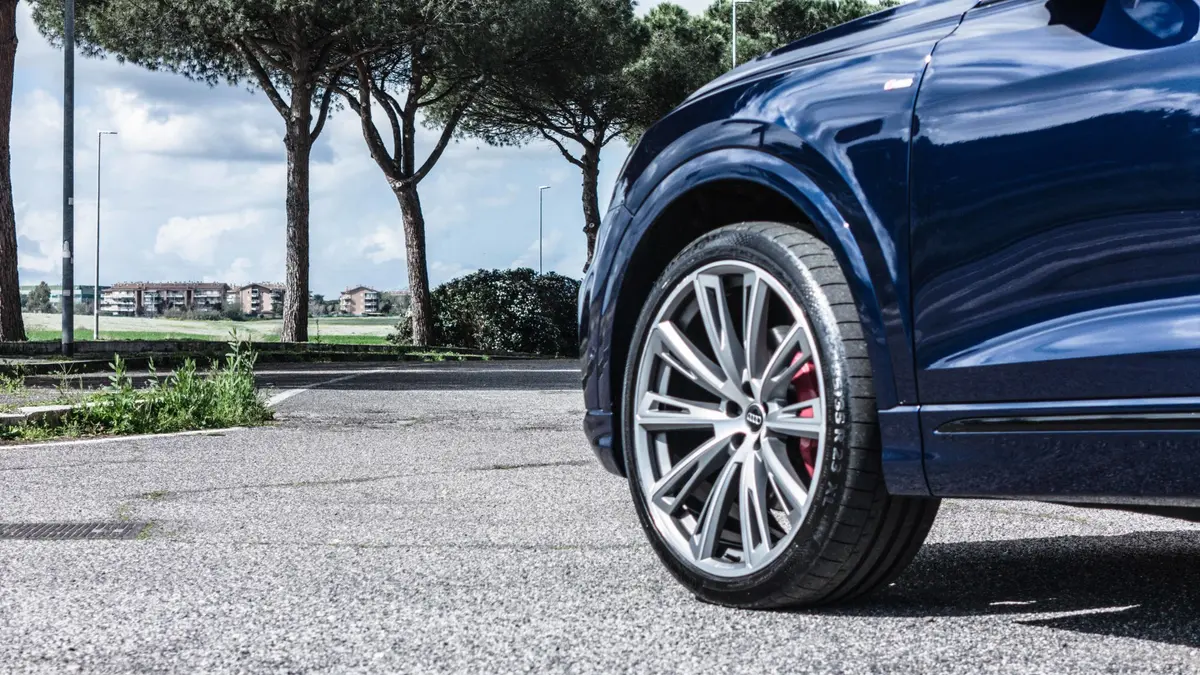 Audi Q8 55 TFSI 2022, rear view — Zurich Luxury Car Rental, Zurich. Audi Q8 55 TFSI in Zurich The Audi Q8 55 TFSI 2022 is available for rental in Zurich as a…