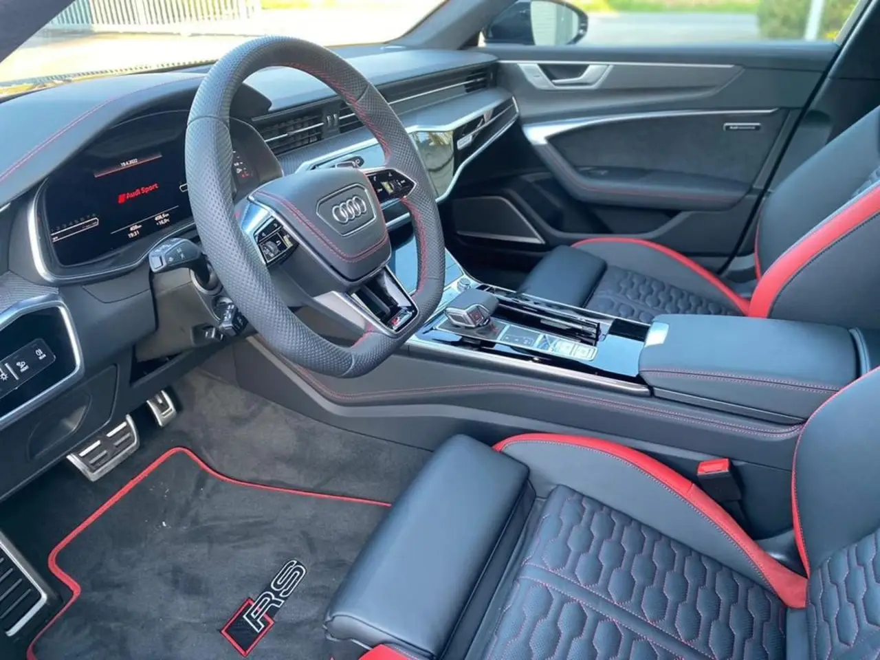 Audi RS6 2022, front view — Zurich Luxury Car Rental, Zurich. Audi RS6 in Zurich The Audi RS6 2022 is available to rent in Zurich as a five-seat sport…