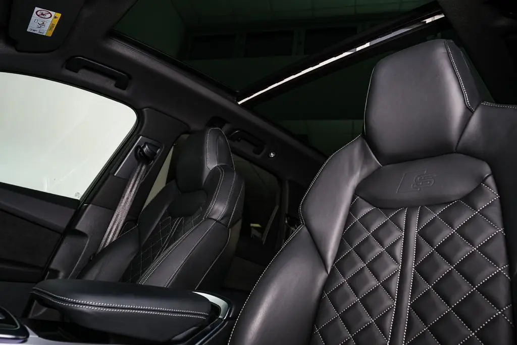 Audi SQ7 2025, exterior — Zurich Luxury Car Rental, Zurich. Audi SQ7 in Zurich The Audi SQ7 2025 is available to rent in Zurich as a seven-seat SUV…