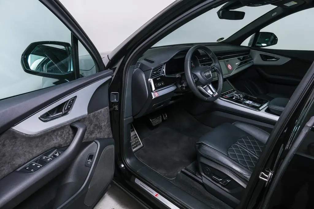 Audi SQ7 2025, front view — Zurich Luxury Car Rental, Zurich. Audi SQ7 in Zurich The Audi SQ7 2025 is available to rent in Zurich as a seven-seat SUV…