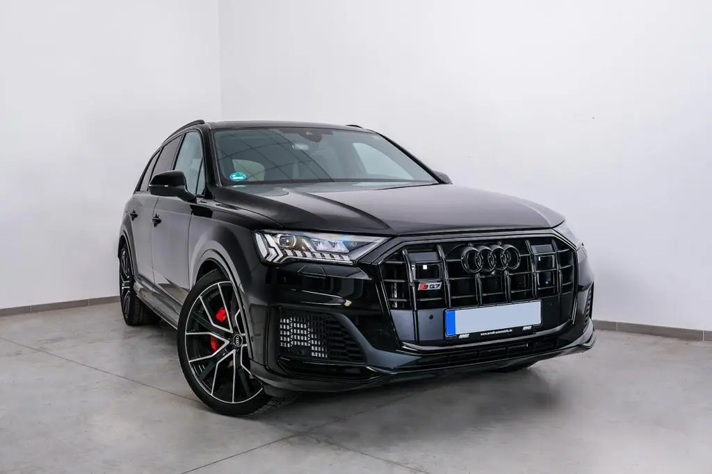 Audi SQ7 2025, interior — Zurich Luxury Car Rental, Zurich. Audi SQ7 in Zurich The Audi SQ7 2025 is available to rent in Zurich as a seven-seat SUV…