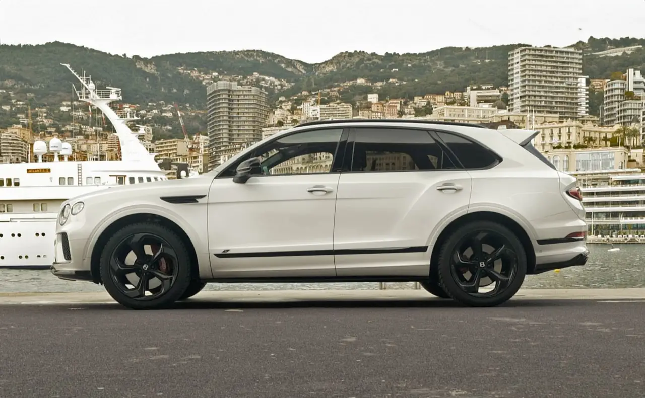 Bentley Bentayga V8-S 2024, front view — Zurich Luxury Car Rental, Zurich. Bentley Bentayga V8-S in Zurich The Bentley Bentayga V8-S 2024 is available for rental in…
