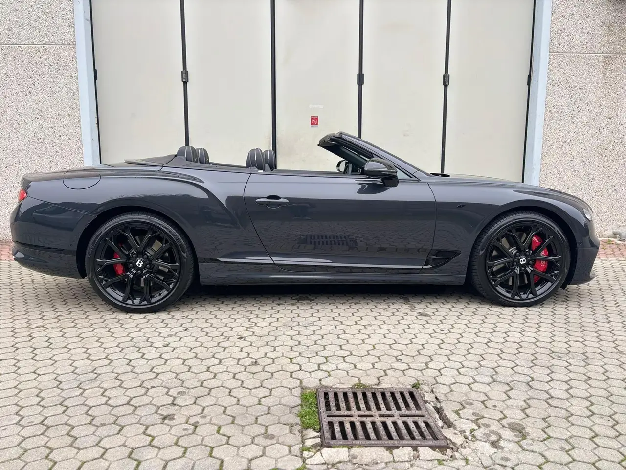 Bentley Continental GTC S V8 2025, exterior — Zurich Luxury Car Rental, Zurich. Bentley Continental GTC S V8 in Zurich Renting the Bentley Continental GTC S V8 in Zurich…