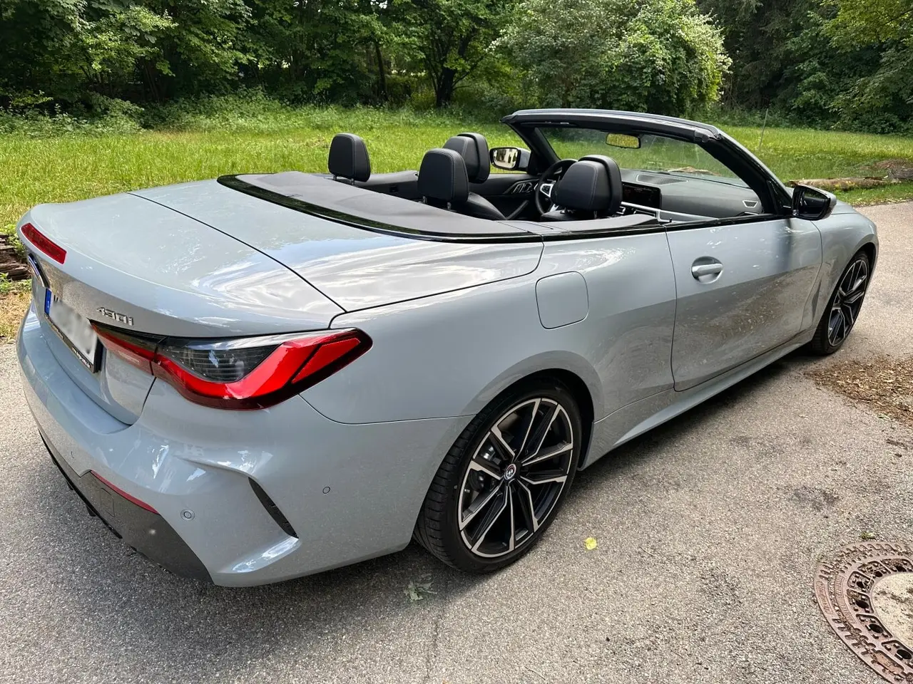 BMW 430i Cabrio 2023, exterior — Zurich Luxury Car Rental, Zurich. BMW 430i Cabrio in Zurich The BMW 430i Cabrio 2023 is available to rent in Zurich as a…