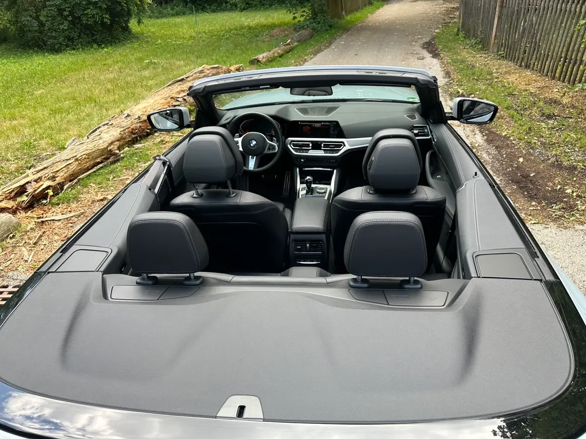 BMW 430i Cabrio 2023, rear view — Zurich Luxury Car Rental, Zurich. BMW 430i Cabrio in Zurich The BMW 430i Cabrio 2023 is available to rent in Zurich as a…