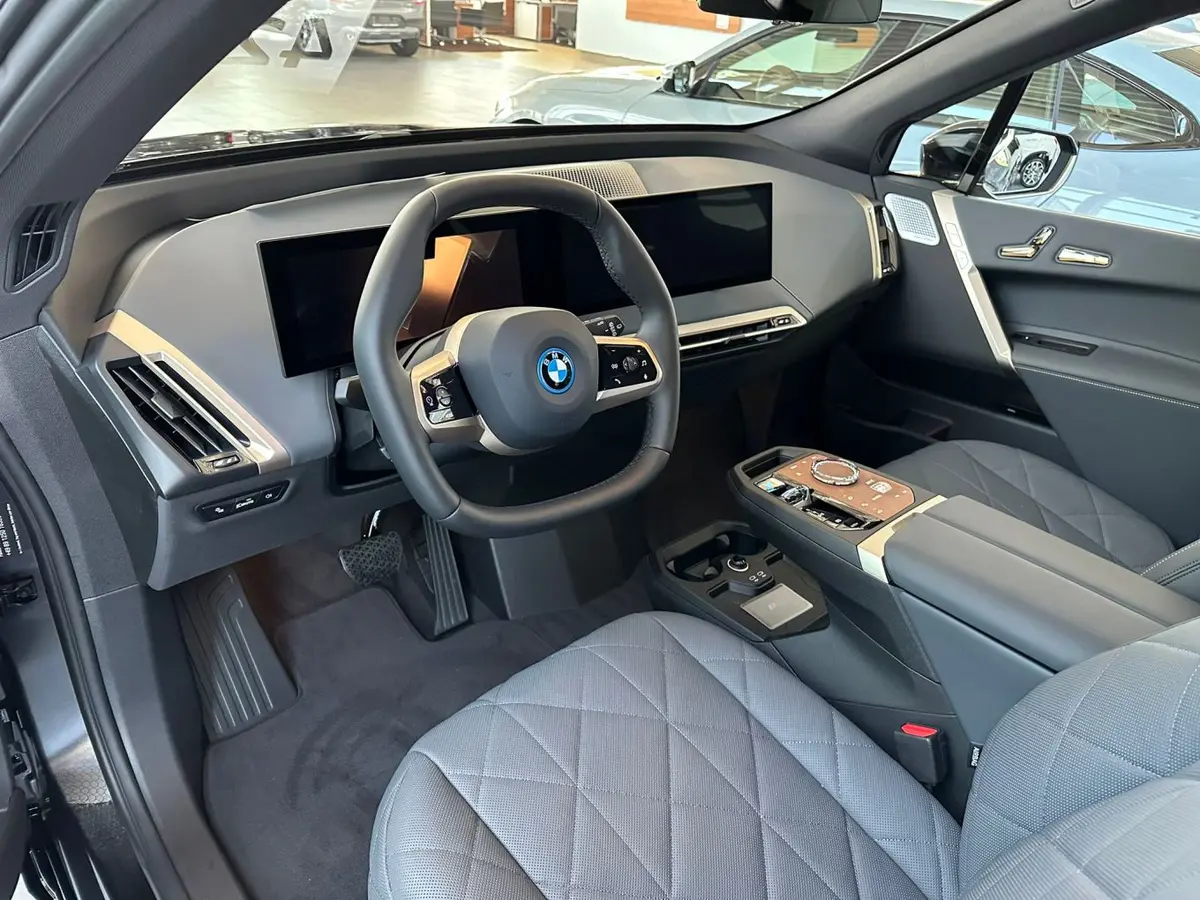 BMW IX M60 2023, exterior — Zurich Luxury Car Rental, Zurich. BMW IX M60 in Zurich The BMW IX M60 2023 is available to rent in Zurich as a five-seat…