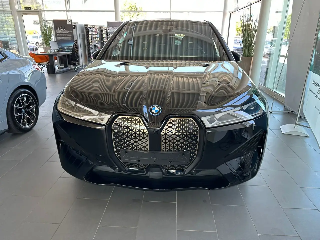BMW IX M60 2023, front view — Zurich Luxury Car Rental, Zurich. BMW IX M60 in Zurich The BMW IX M60 2023 is available to rent in Zurich as a five-seat…
