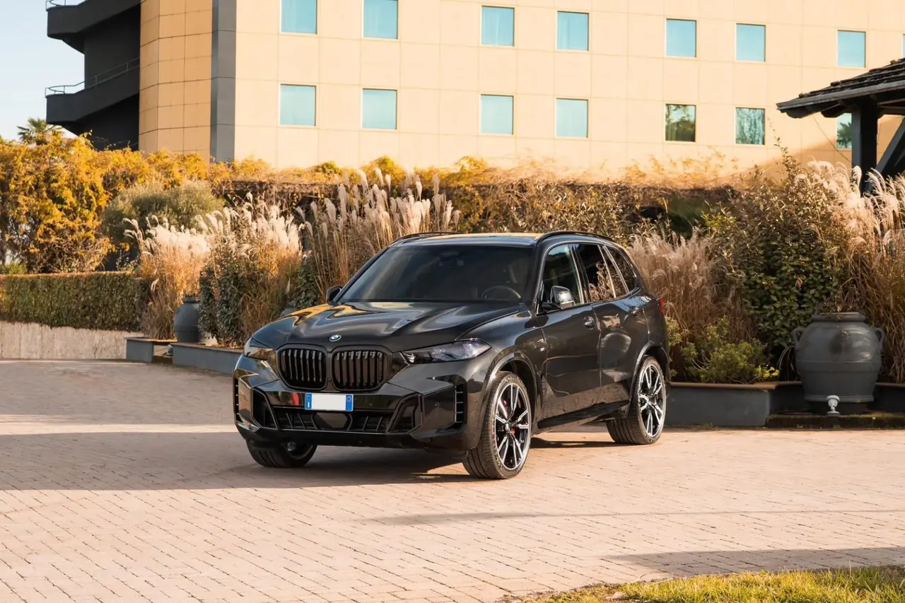 BMW X5 M-pack 30d 2025 — Zurich Luxury Car Rental, Zurich. BMW X5 M-pack 30d in Zurich The BMW X5 M-pack 30d is available to rent in Zurich as a…