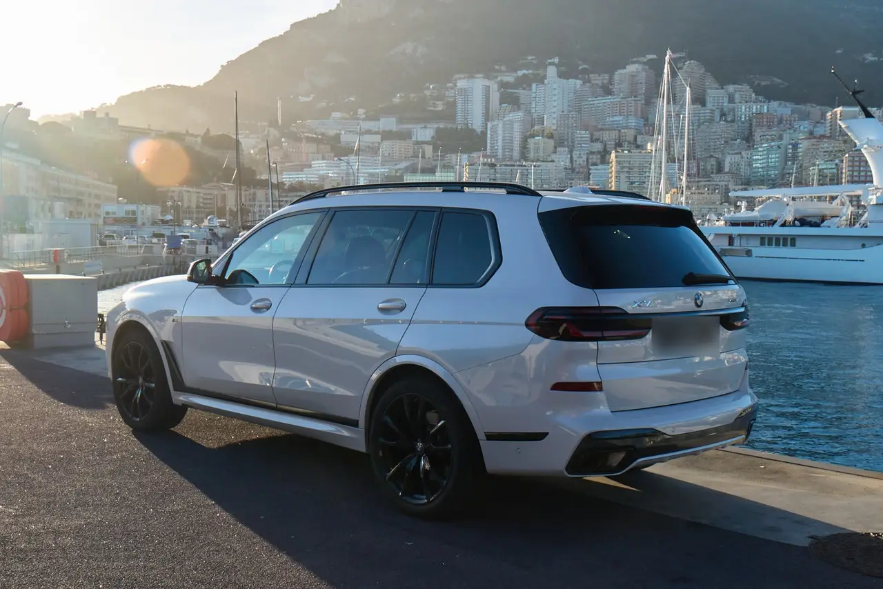 BMW X7 40d M 2024, front view — Zurich Luxury Car Rental, Zurich. BMW X7 40d M in Zurich The BMW X7 40d M is available to rent in Zurich as a seven-seat…