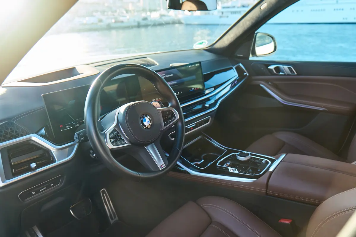 BMW X7 40d M 2024, interior — Zurich Luxury Car Rental, Zurich. BMW X7 40d M in Zurich The BMW X7 40d M is available to rent in Zurich as a seven-seat…