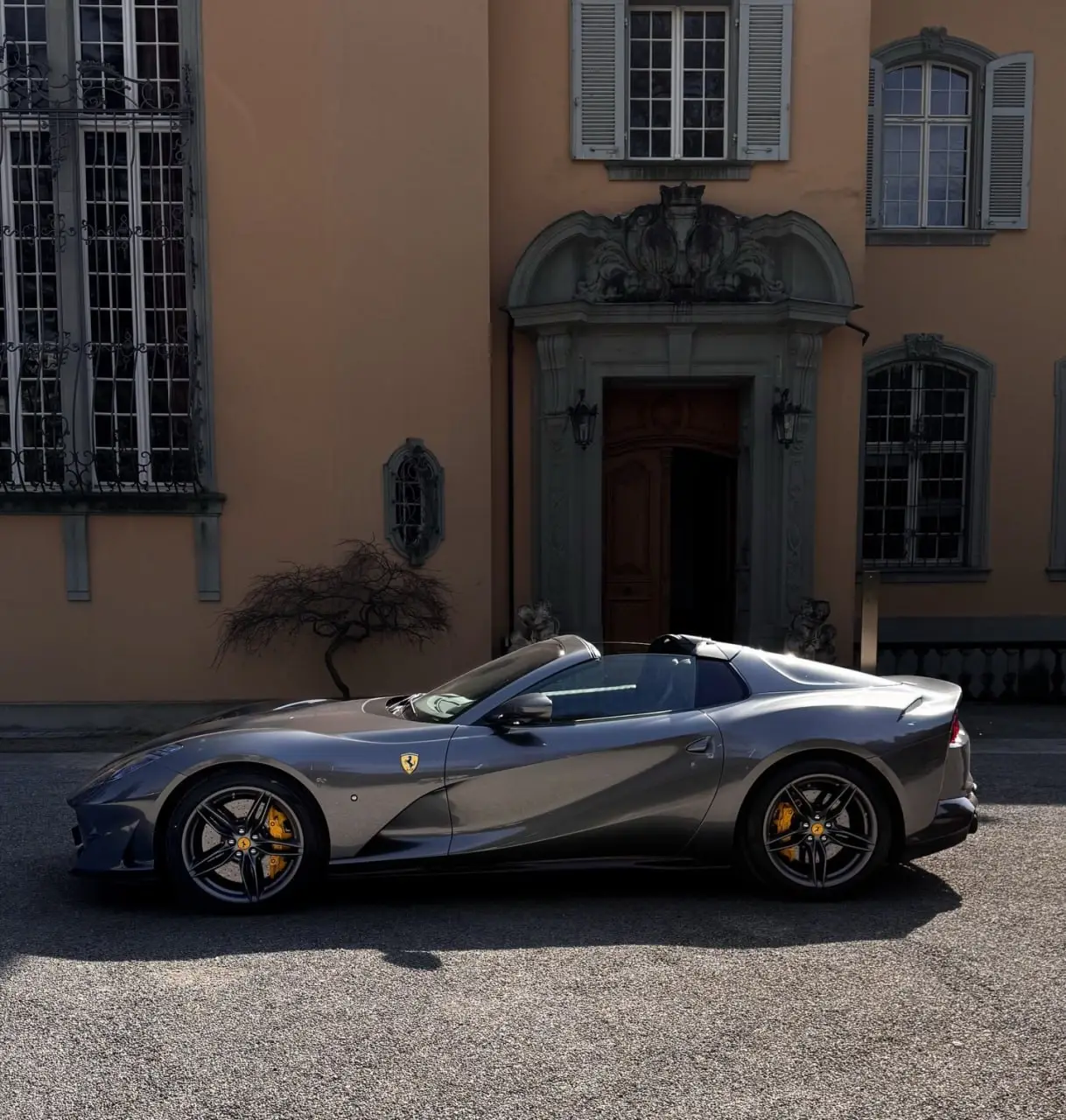 Ferrari 812 GTS 2024, exterior — Zurich Luxury Car Rental, Zurich. Ferrari 812 GTS in Zurich The Ferrari 812 GTS 2024 is available to rent in Zurich for…