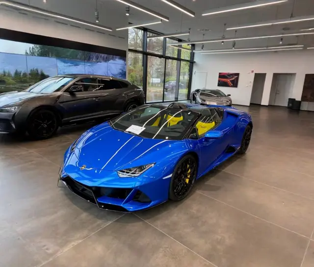 Lamborghini Huracan Evo Spyder 2022 — Zurich Luxury Car Rental, Zurich