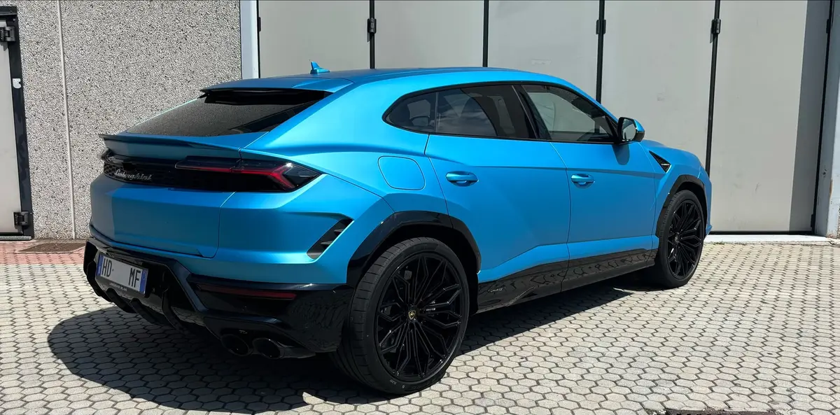 Lamborghini Urus SE 2025, front view — Zurich Luxury Car Rental, Zurich. Lamborghini Urus SE in Zurich The Lamborghini Urus SE, model year 2025, is available for…