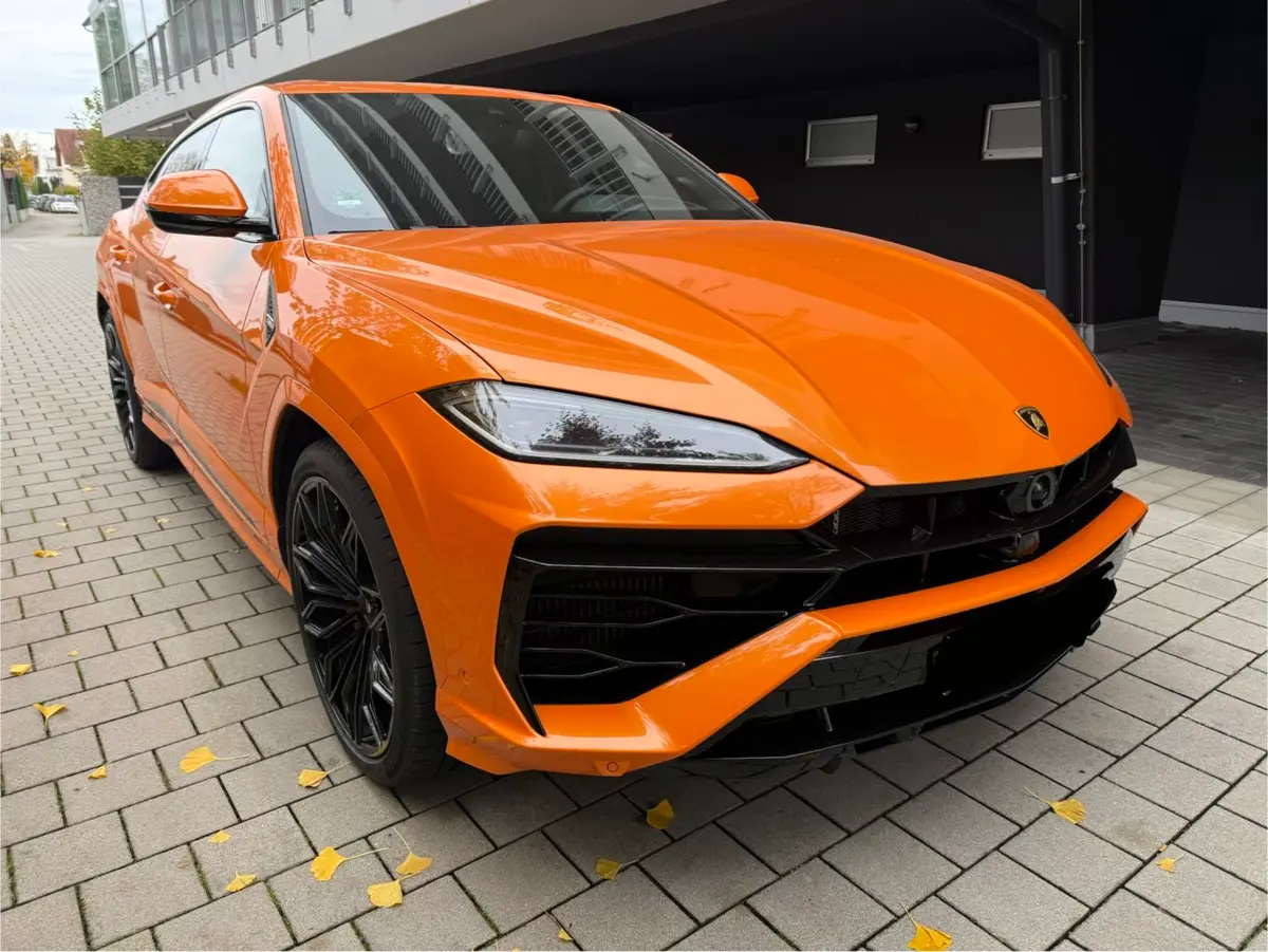 Lamborghini URUS SE 2025, rear view — Zurich Luxury Car Rental, Zurich. Lamborghini URUS SE in Zurich The Lamborghini URUS SE, model year 2025, is available for…