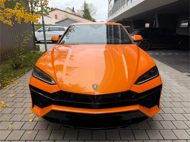 Lamborghini URUS SE 2025 — Zurich Luxury Car Rental, Zurich