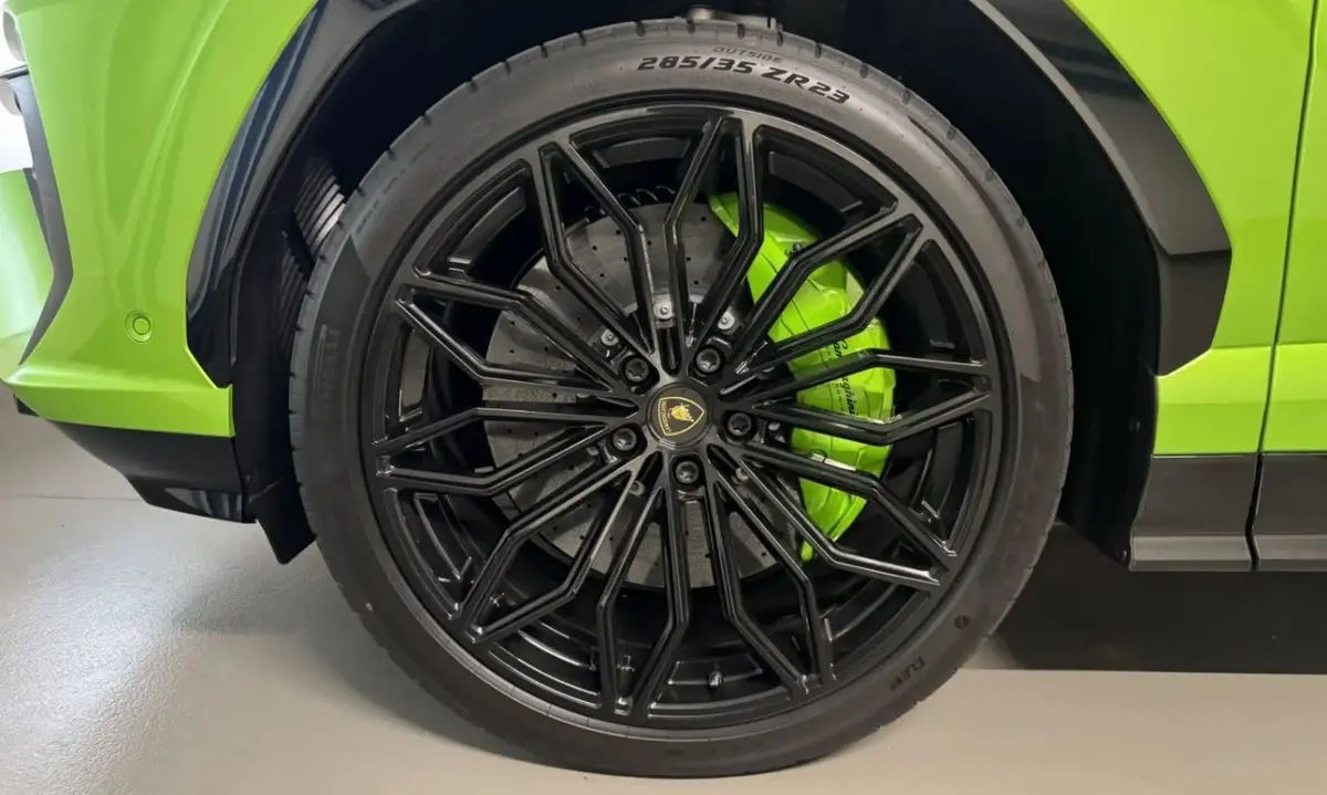 Lamborghini Urus SE 2026, exterior — Zurich Luxury Car Rental, Zurich. Lamborghini Urus SE in Zurich The Lamborghini Urus SE, offered here as a 2026 model, is…