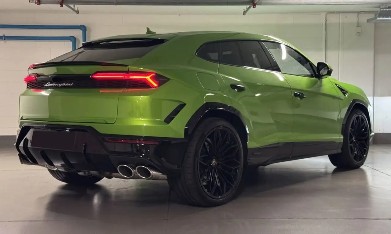Lamborghini Urus SE 2026, front view — Zurich Luxury Car Rental, Zurich. Lamborghini Urus SE in Zurich The Lamborghini Urus SE, offered here as a 2026 model, is…