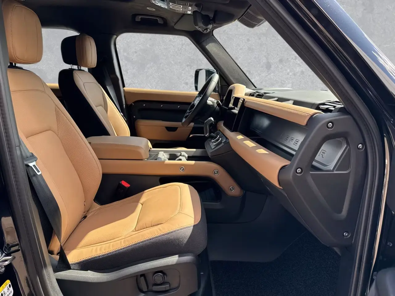 Land Rover Defender 2024, front view — Zurich Luxury Car Rental, Zurich. Land Rover Defender in Zurich The Land Rover Defender 2024 is available for rental in…