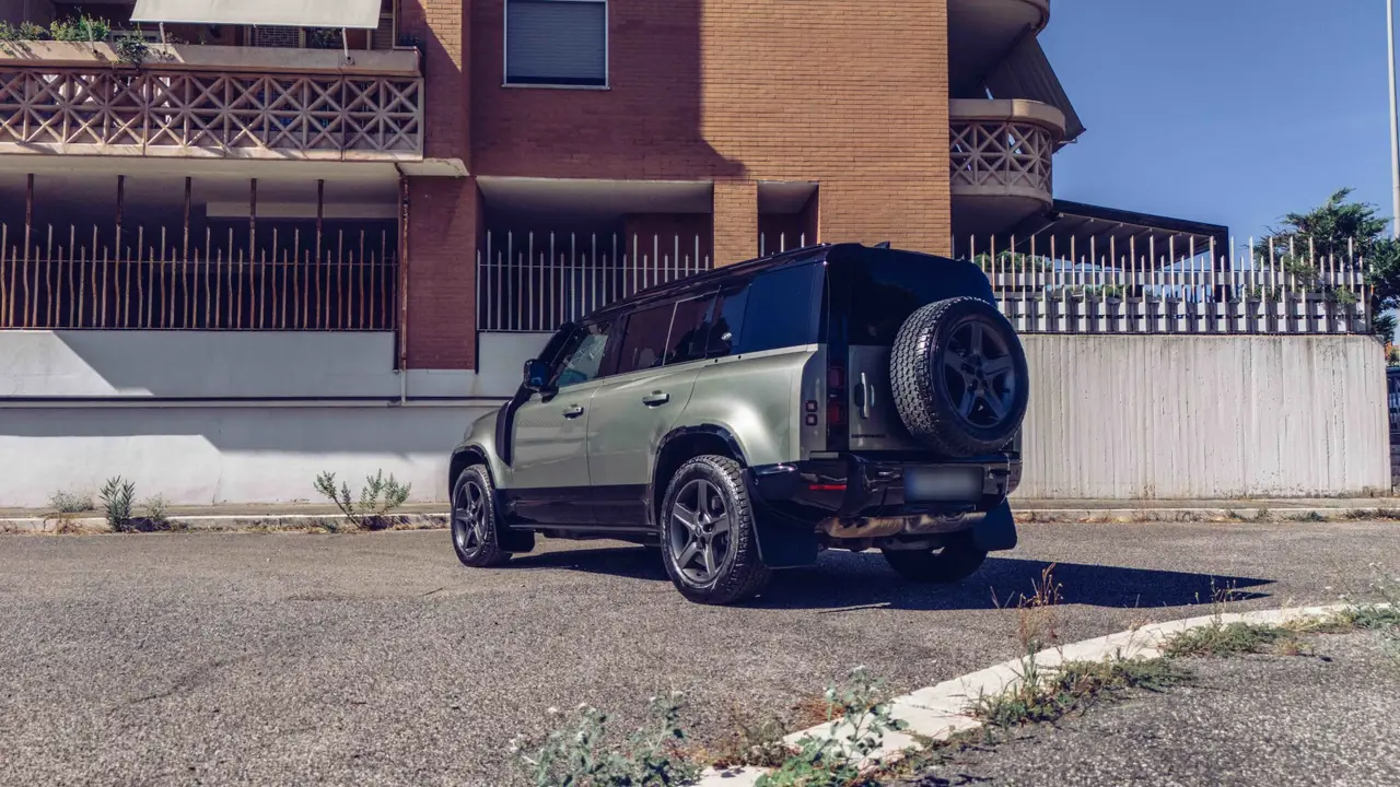 Land Rover Defender X-Dynamic 7 seater 2024, front view — Zurich Luxury Car Rental, Zurich. Land Rover Defender X-Dynamic 7 seater in Zurich The Land Rover Defender X-Dynamic 7…
