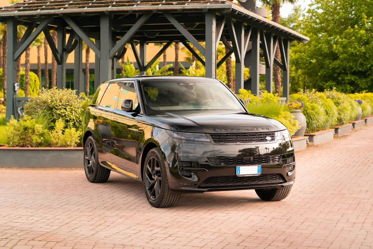 Land Rover Range Rover Sport Dynamic SE 2025, rear view — Zurich Luxury Car Rental, Zurich. Land Rover Range Rover Sport Dynamic SE in Zurich The Land Rover Range Rover Sport…