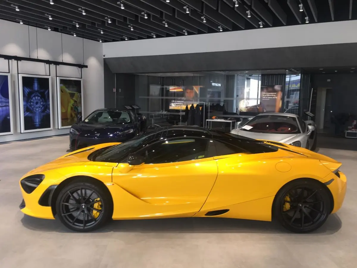 McLaren 720S Spider 2022, rear view — Zurich Luxury Car Rental, Zurich. McLaren 720S Spider in Zurich The McLaren 720S Spider is available to rent in Zurich as a…