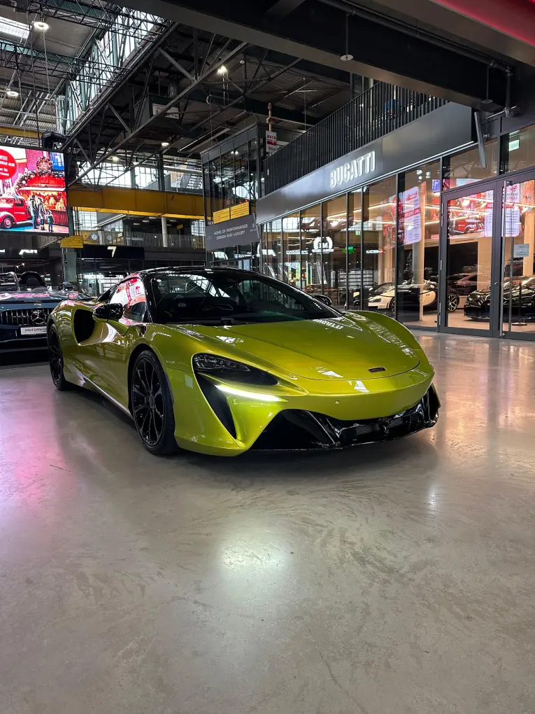 McLaren Artura Spider 2024, front view — Zurich Luxury Car Rental, Zurich. McLaren Artura Spider in Zurich The McLaren Artura Spider is available for hire in Zurich…