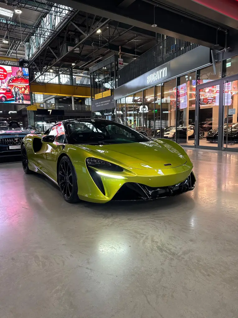 McLaren Artura Spider 2024, front view — Zurich Luxury Car Rental, Zurich. McLaren Artura Spider in Zurich The McLaren Artura Spider is available for hire in Zurich…