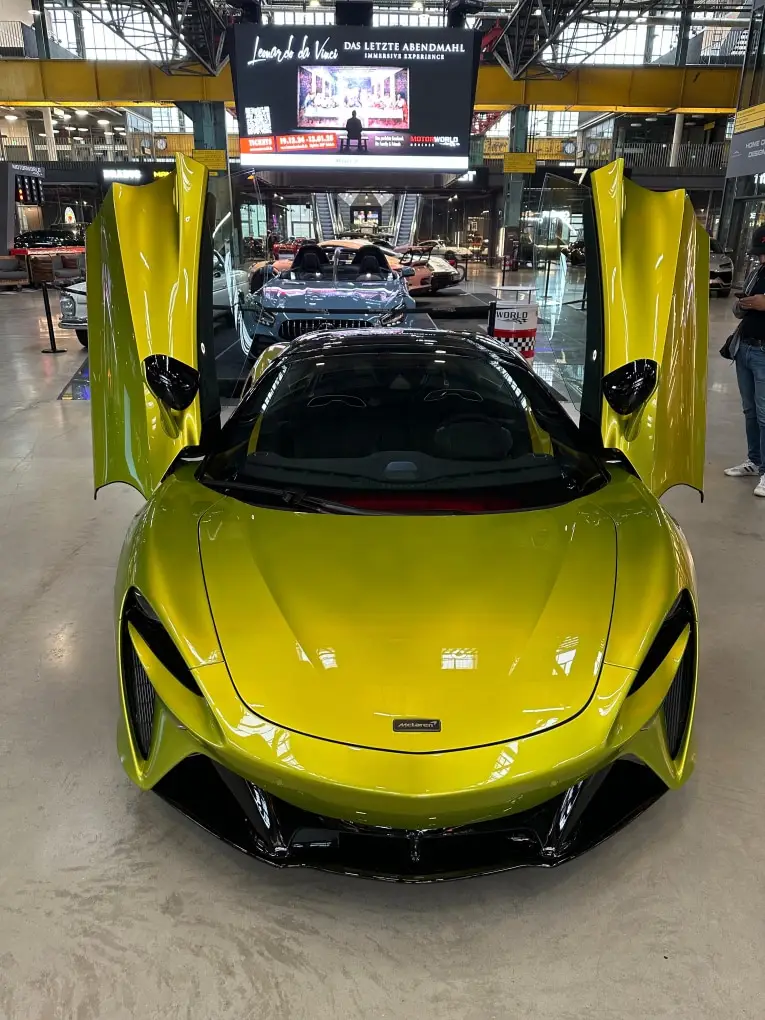 McLaren Artura Spider 2024, rear view — Zurich Luxury Car Rental, Zurich. McLaren Artura Spider in Zurich The McLaren Artura Spider is available for hire in Zurich…