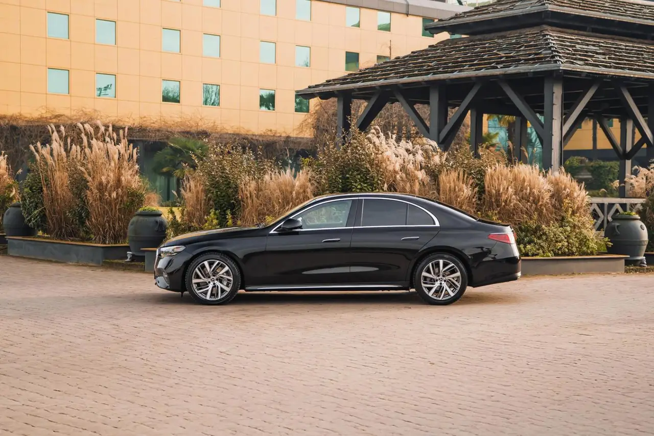 Mercedes Benz E-klasse 220d Premium Plus 2026, exterior — Zurich Luxury Car Rental, Zurich. Mercedes Benz E-klasse 220d Premium Plus in Zurich The Mercedes Benz E-klasse 220d…