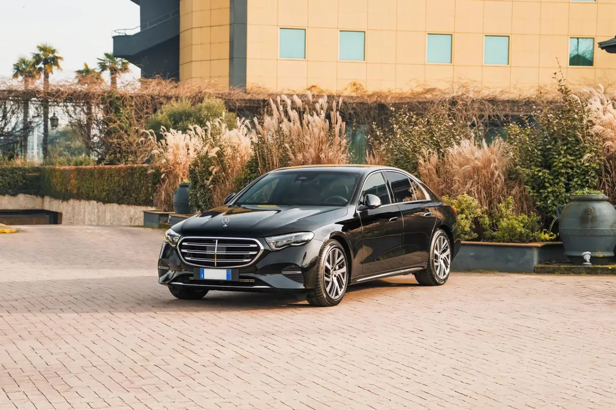 Mercedes Benz E-klasse 220d Premium Plus 2026 — Zurich Luxury Car Rental, Zurich. Mercedes Benz E-klasse 220d Premium Plus in Zurich The Mercedes Benz E-klasse 220d…
