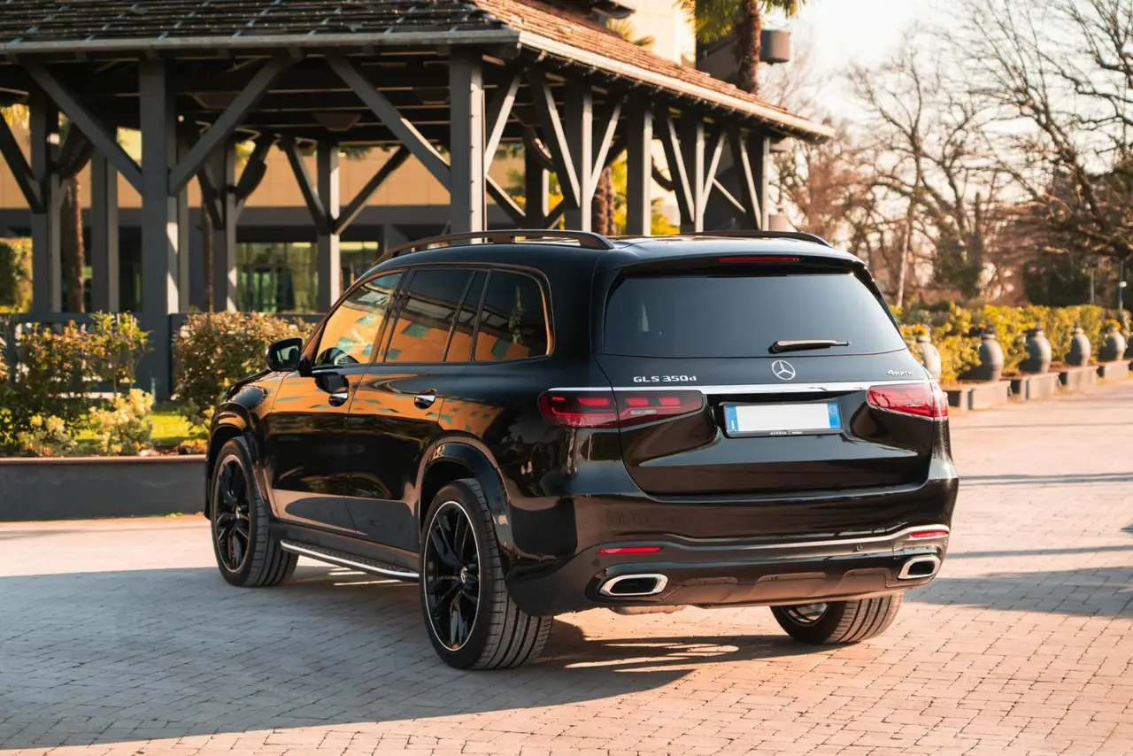 Mercedes Benz GLS-klasse 350 D Exclusive 7 Posti 2025, exterior — Zurich Luxury Car Rental, Zurich. Mercedes Benz GLS-klasse 350 D Exclusive 7 Posti in Zurich The Mercedes Benz GLS-klasse…