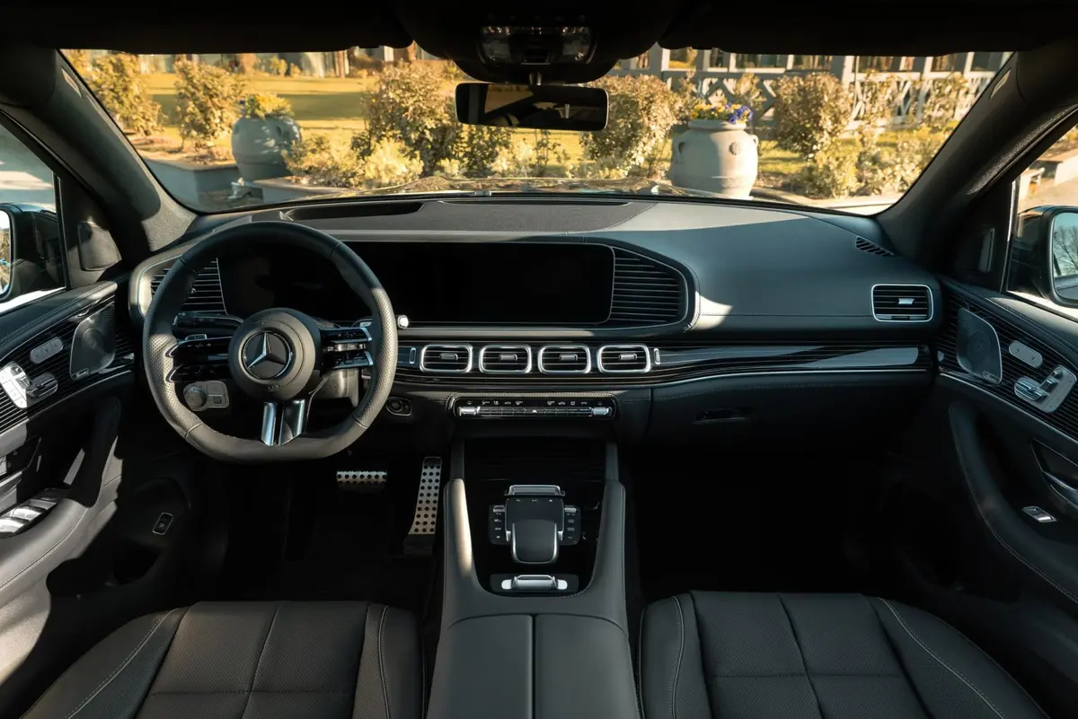 Mercedes Benz GLS-klasse 350 D Exclusive 7 Posti 2025, front view — Zurich Luxury Car Rental, Zurich. Mercedes Benz GLS-klasse 350 D Exclusive 7 Posti in Zurich The Mercedes Benz GLS-klasse…