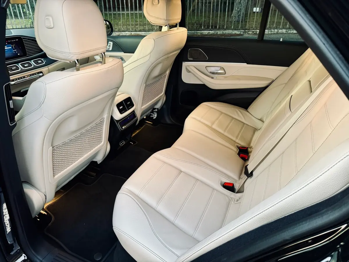 Mercedes Benz GLS Maybach 2022, front view — Zurich Luxury Car Rental, Zurich. Mercedes Benz GLS Maybach in Zurich The Mercedes Benz GLS Maybach, a 2022 model, is…