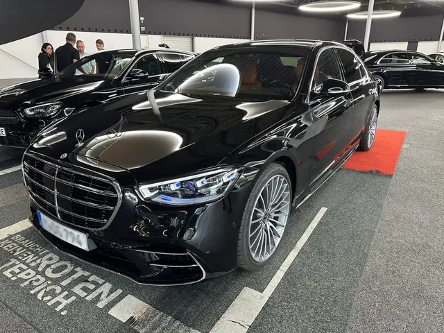 Mercedes Benz S-klasse S400 Long 4-Matic 2023 — Zurich Luxury Car Rental, Zurich