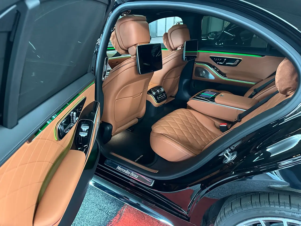 Mercedes Benz S-klasse S400 Long 4-Matic 2023, rear view — Zurich Luxury Car Rental, Zurich. Mercedes Benz S-klasse S400 Long 4-Matic in Zurich The Mercedes Benz S-klasse S400 Long…