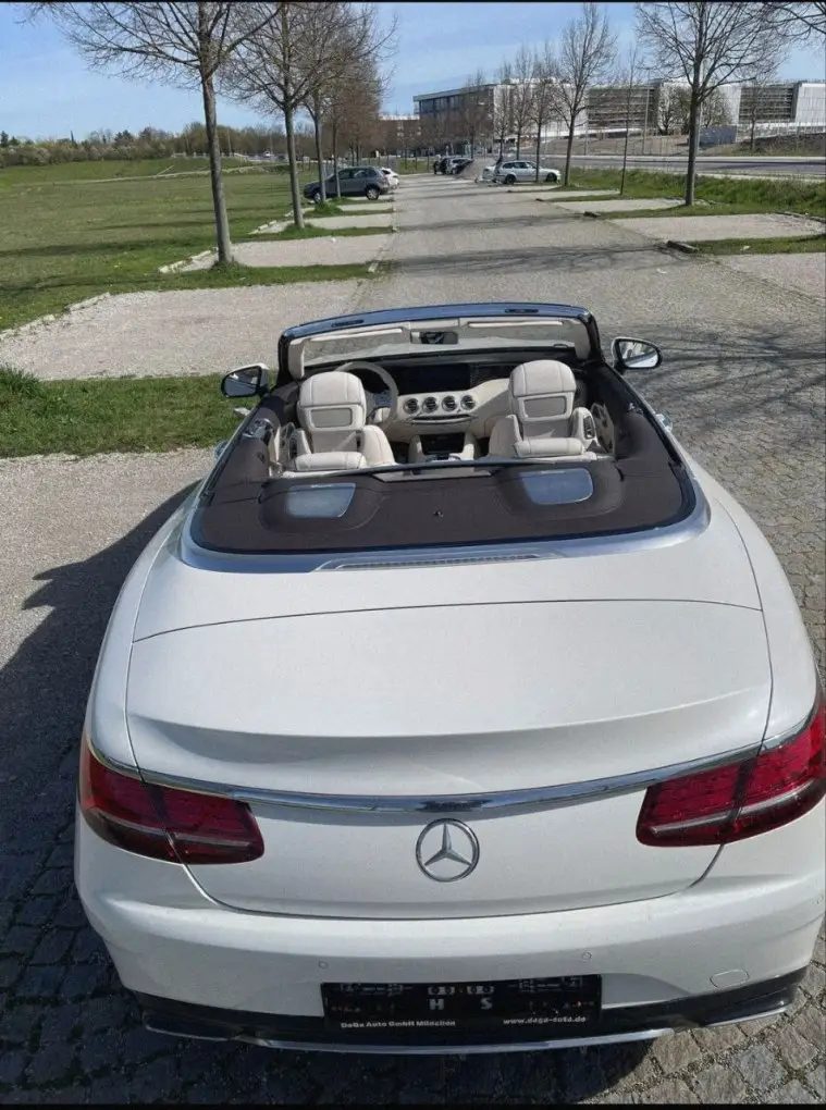 Mercedes Benz S560 Cabrio 2021, front view — Zurich Luxury Car Rental, Zurich. Mercedes Benz S560 Cabrio in Zurich The Mercedes Benz S560 Cabrio, dated 2021, is…