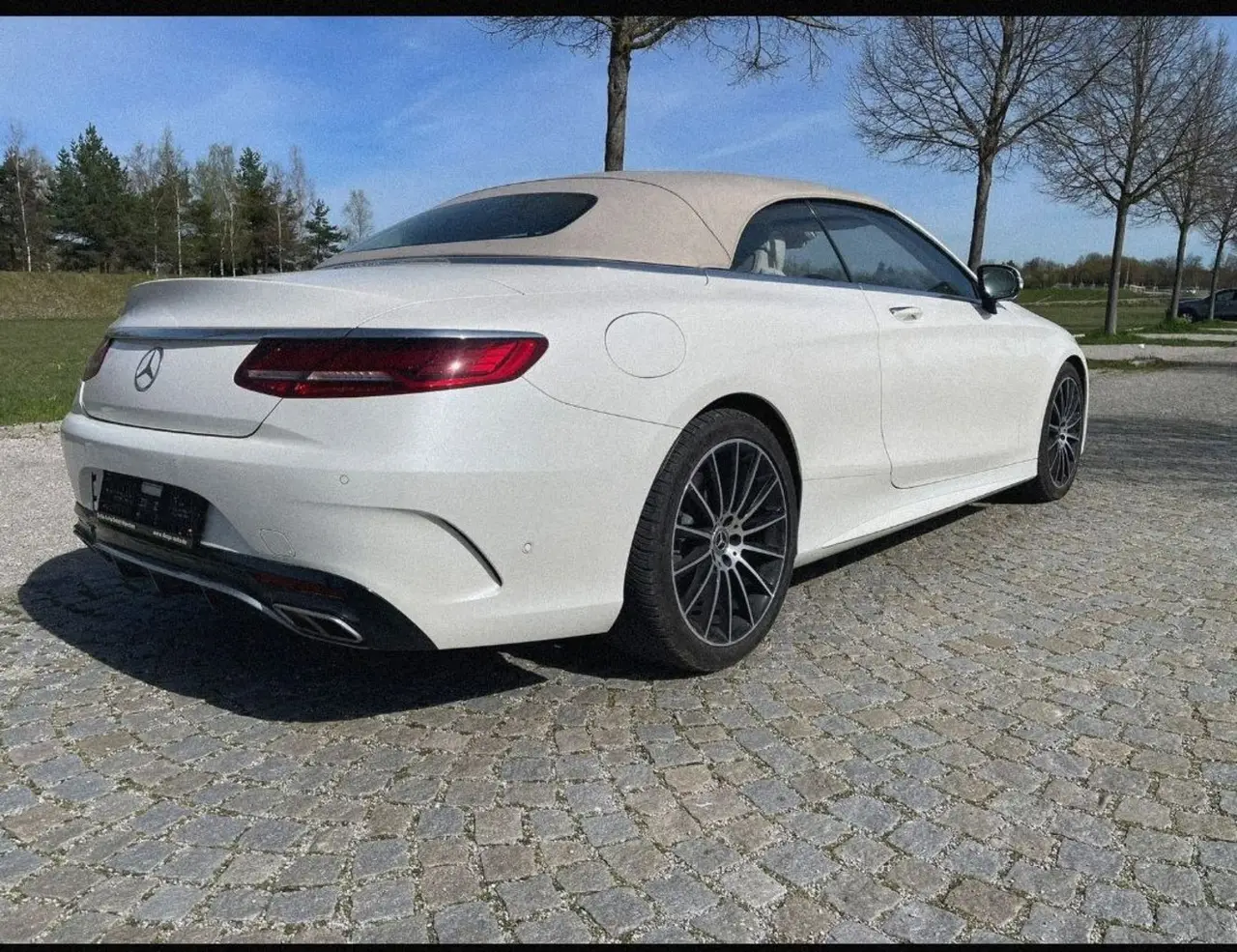 Mercedes Benz S560 Cabrio 2021, rear view — Zurich Luxury Car Rental, Zurich. Mercedes Benz S560 Cabrio in Zurich The Mercedes Benz S560 Cabrio, dated 2021, is…