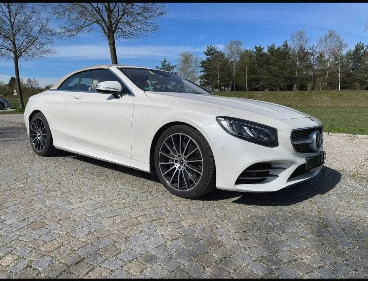 Mercedes Benz S560 Cabrio 2021 — Zurich Luxury Car Rental, Zurich. Mercedes Benz S560 Cabrio in Zurich The Mercedes Benz S560 Cabrio, dated 2021, is…