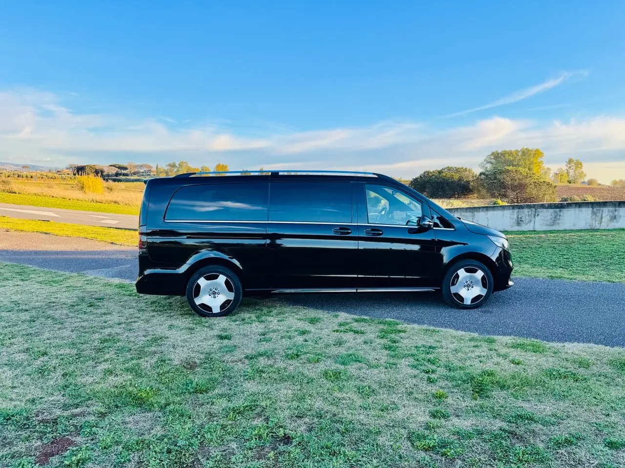 Mercedes Benz V300 4x4 XL Exclusive 7 seats 2025, front view — Zurich Luxury Car Rental, Zurich. Mercedes Benz V300 4x4 XL Exclusive 7 seats in Zurich The Mercedes Benz V300 4x4 XL…