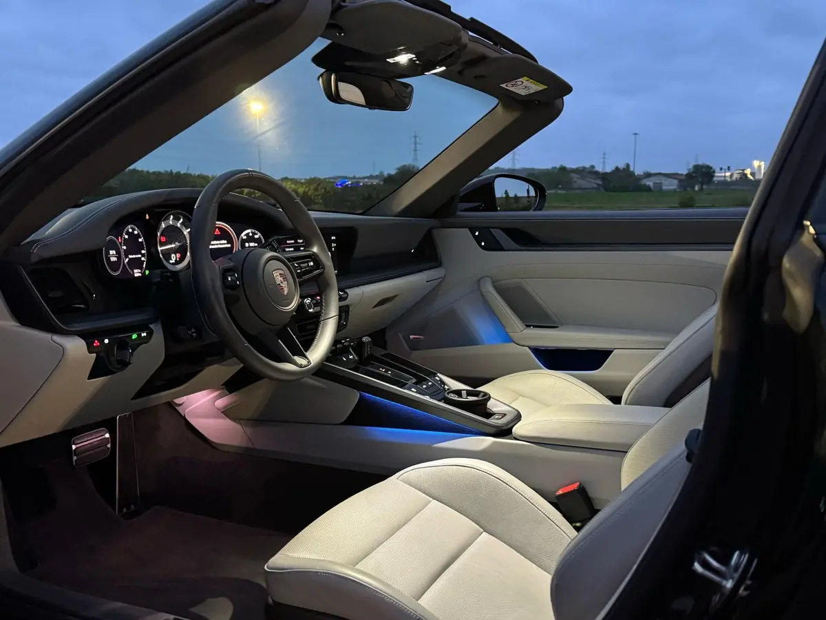Porsche 911 Targa 2025, rear view — Zurich Luxury Car Rental, Zurich. Porsche 911 Targa in Zurich The Porsche 911 Targa 2025 is available for rental in Zurich…