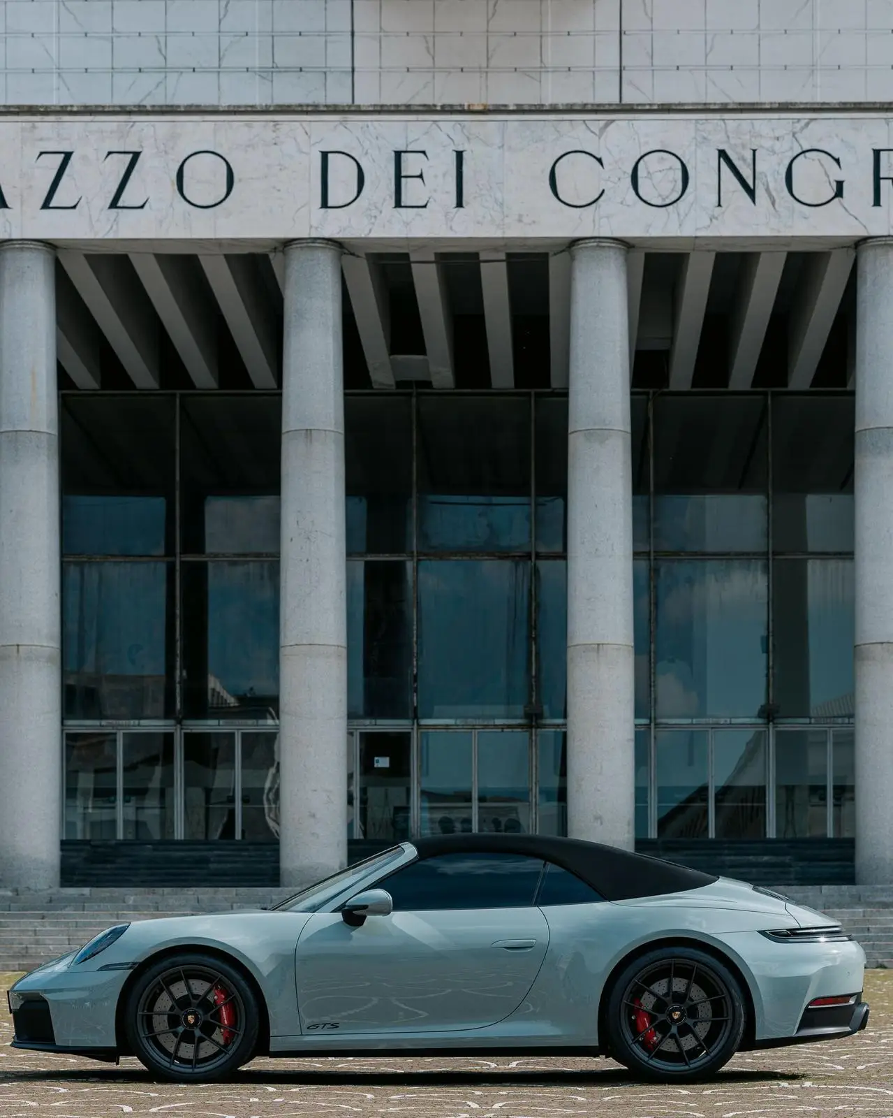 Porsche Carrera Spyder 992,2 GTS 2025, front view — Zurich Luxury Car Rental, Zurich. Porsche Carrera Spyder 992,2 GTS in Zurich The Porsche Carrera Spyder 992,2 GTS is…