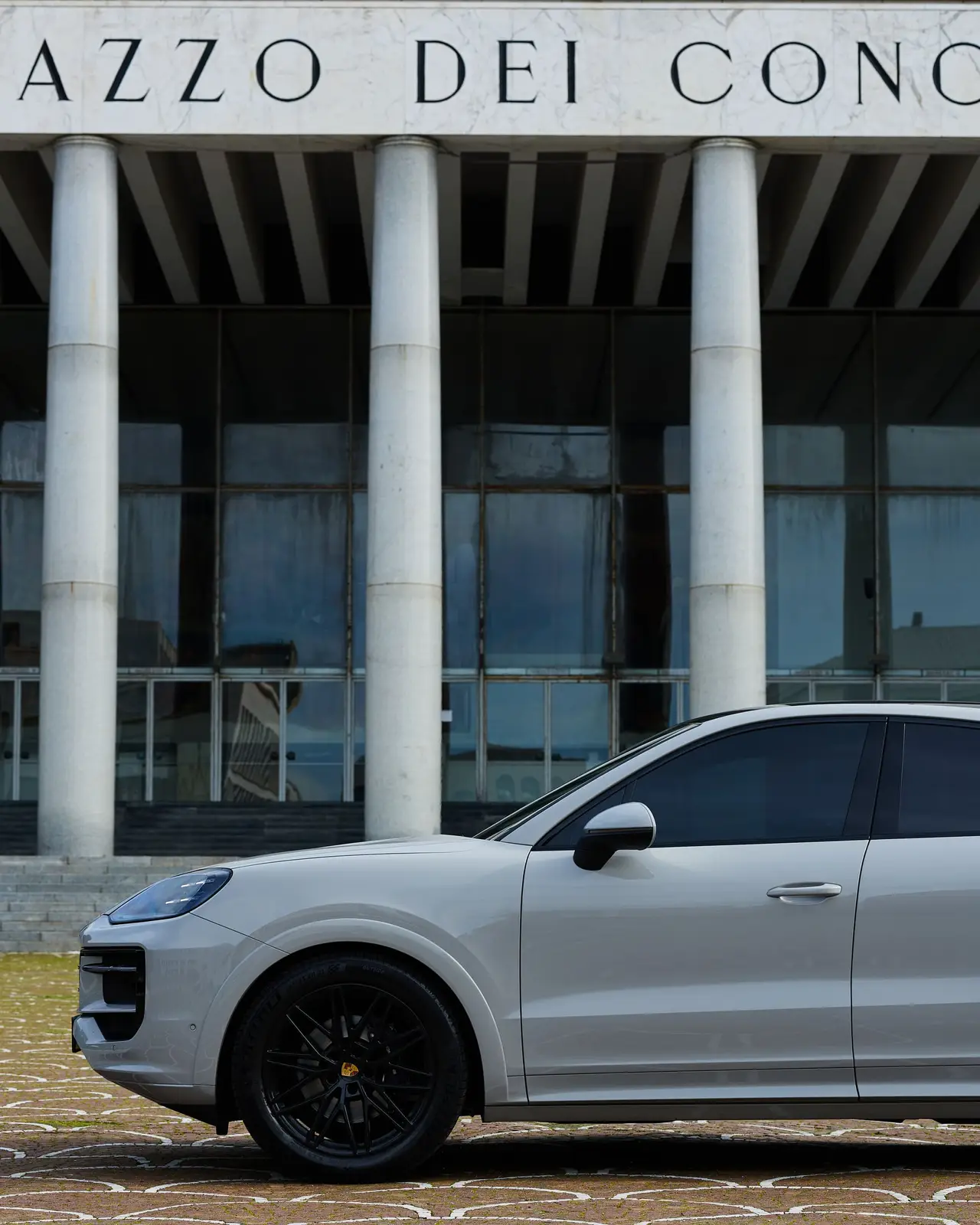 Porsche Cayenne 2025, front view — Zurich Luxury Car Rental, Zurich. Porsche Cayenne in Zurich The Porsche Cayenne 2025 is available for rental in Zurich as a…
