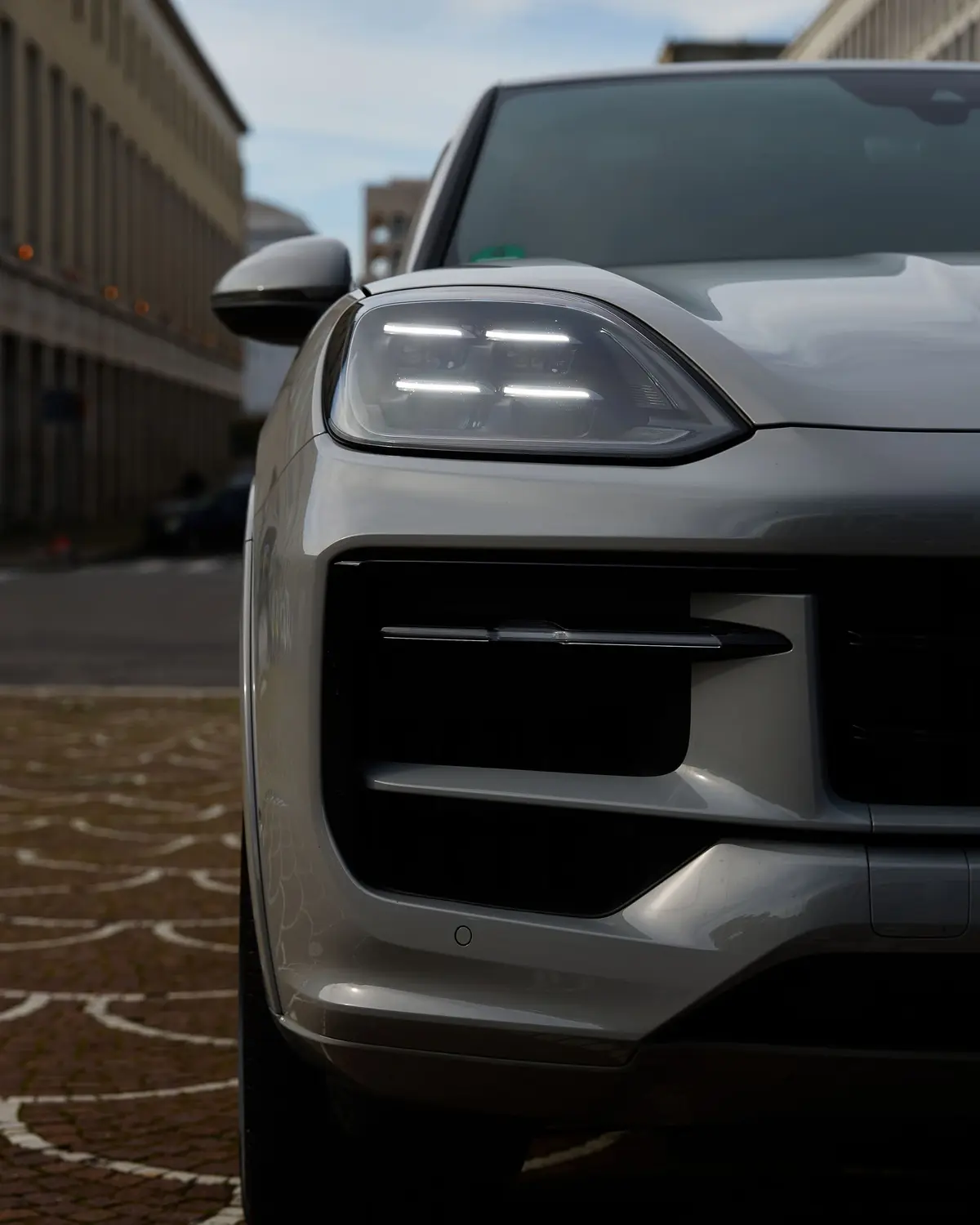 Porsche Cayenne 2025, rear view — Zurich Luxury Car Rental, Zurich. Porsche Cayenne in Zurich The Porsche Cayenne 2025 is available for rental in Zurich as a…