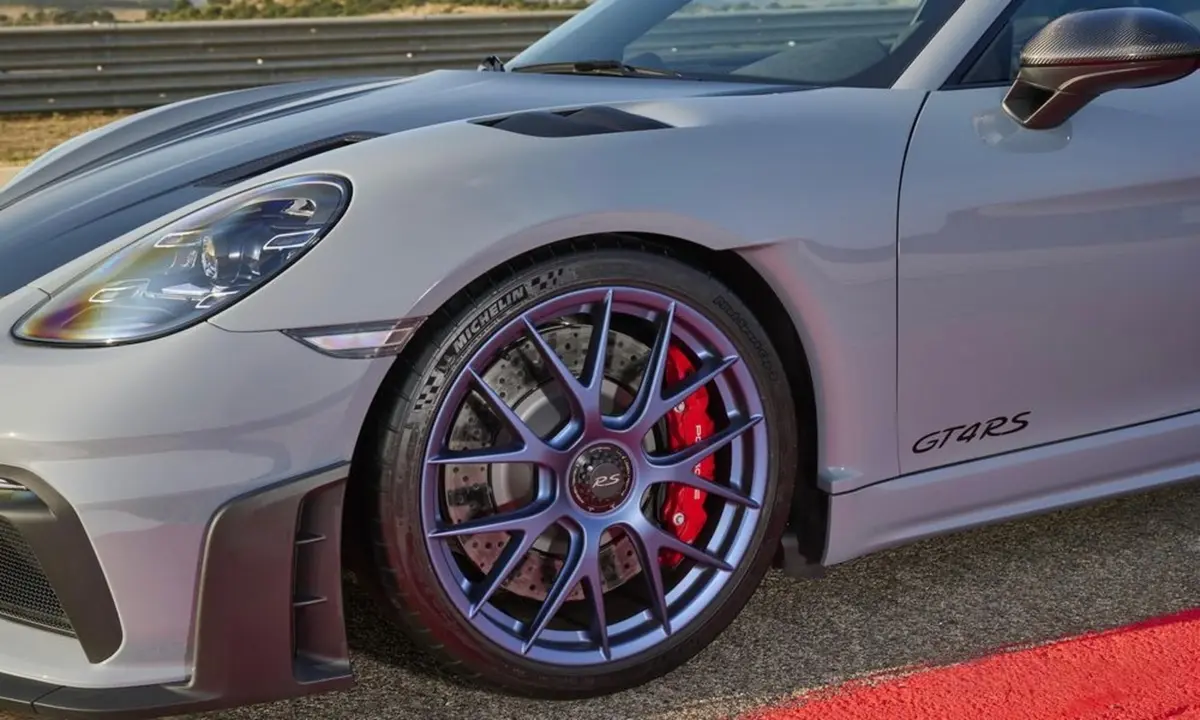 Porsche GT4 RS 2024, front view — Zurich Luxury Car Rental, Zurich. Porsche GT4 RS in Zurich The Porsche GT4 RS is available to rent in Zurich as a two-seat…