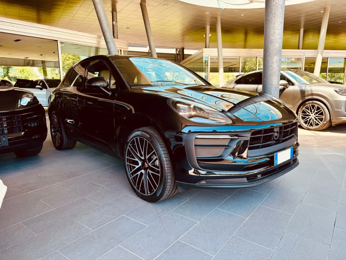 Porsche Macan 2024, exterior — Zurich Luxury Car Rental, Zurich. Porsche Macan in Zurich The Porsche Macan 2024 is available for rental in Zurich as a…