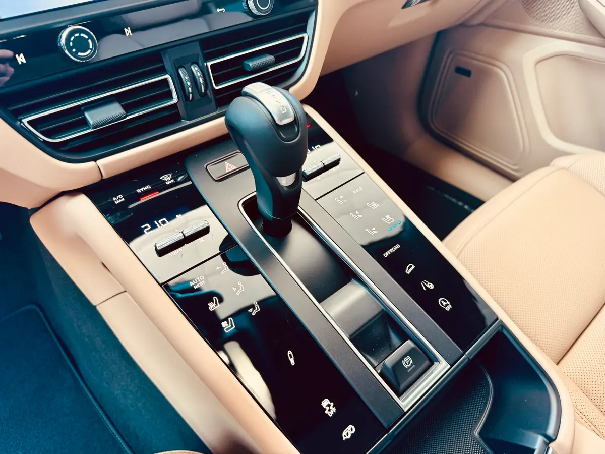 Porsche Macan 2024, interior — Zurich Luxury Car Rental, Zurich. Porsche Macan in Zurich The Porsche Macan 2024 is available for rental in Zurich as a…